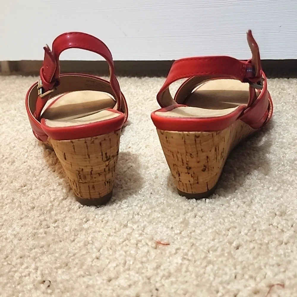 AEROSOLES heelrest red